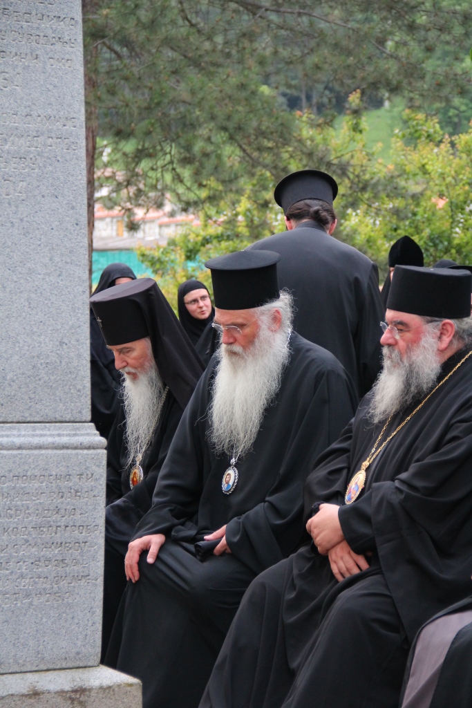 Митрополит Лимассольский Афанасий, Митрополит Месогейский Николай, Архиепископ Берлинский и Германский Марк на торжествах перенесения мощей прп. Иустина Челийского. 14 июня 2014 г.
