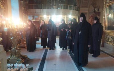 Игумения Викторина с сестрами посетили Богоявленский кафедральный собор и помолились на месте погребения приснопамятного Патриарха Алексия II