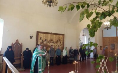 В канун Дня Святой Троицы на подворье обители состоялось праздничное всенощное бдение