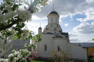 Весна в обители