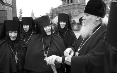 В день памяти великомученицы Варвары сестры обители поминают схиигумению Варвару (Трофимову; † 2011) и казначею монастыря монахиню Варвару (Турусову; † 1978)