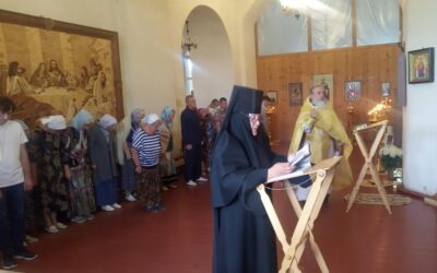 На подворье монастыря совершили воскресное богослужение и встретили праздник Явления Казанской иконы Пресвятой Богородицы