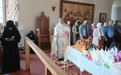 В день Троицкой Родительской субботы на подворье обители состоялось заупокойное богослужение