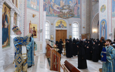 Председатель Синодального отдела по монастырям и монашеству совершил Литургию в Покровском Хотькове монастыре и поздравил настоятельницу обители с 75-летием со дня рождения