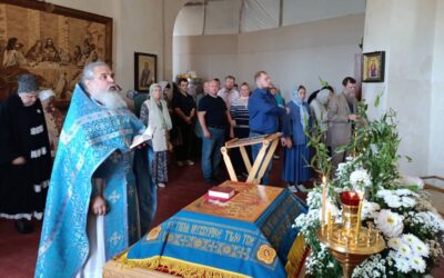На подворье нашей обители совершены воскресное богослужение и молебен об учащих и учащихся