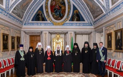 Святейший Патриарх Кирилл вручил награды архиереям и духовенству, отмечающим памятные даты