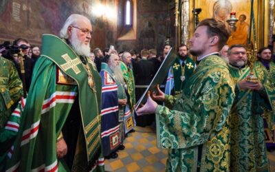 Святейший Патриарх Кирилл совершил малую вечерню с чтением акафиста преподобному Сергию Радонежскому в Троице-Сергиевой лавре