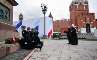 Президент России и Предстоятель Русской Церкви возложили цветы к памятнику Кузьме Минину и Дмитрию Пожарскому на Красной площади