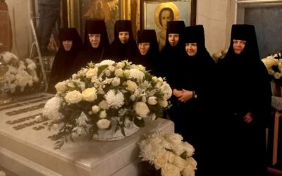 В канун 17-й годовщины со дня преставления Святейшего Патриарха Алексия II игумения Викторина с сестрами посетили Богоявленский кафедральный собор в Елохове