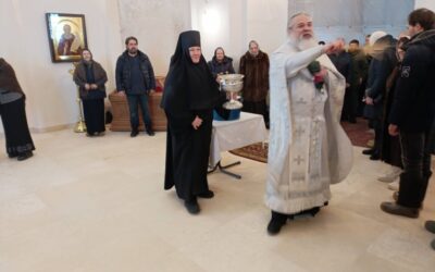 На подворье нашей обители совершены воскресная Литургия, праздничная вечерня и великое освящение воды