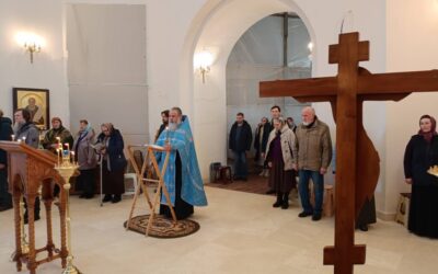 В праздник Похвалы Пресвятой Богородицы на подворье обители совершено богослужение с чтением акафиста Божией Матери