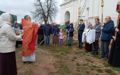 В субботу Светлой седмицы на подворье обители состоялись Божественная Литургия и пасхальный крестный ход