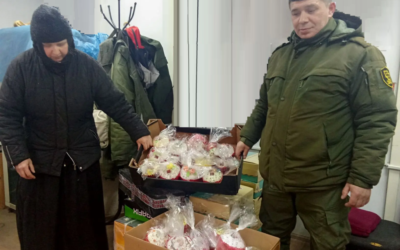 В Великий Четверг монастырь отправил на передовую помощь и пасхальное угощение в рамках акции «Кулич — солдату»