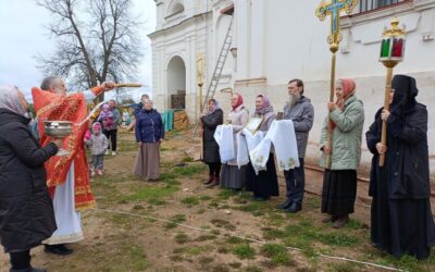 В Неделю жен-мироносиц на подворье нашей обители состоялись воскресное богослужение и крестный ход