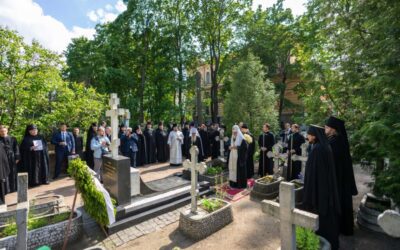 Святейший Патриарх Кирилл посетил Большеохтинское и Никольское кладбища Санкт-Петербурга